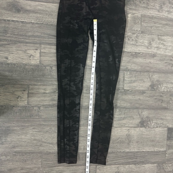 SPANX Faux Leather Camo Leggings Matte Black Camo S SM Small - Picture 12 of 14